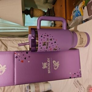 Olivia Rodriguez. 40 oz Stanley